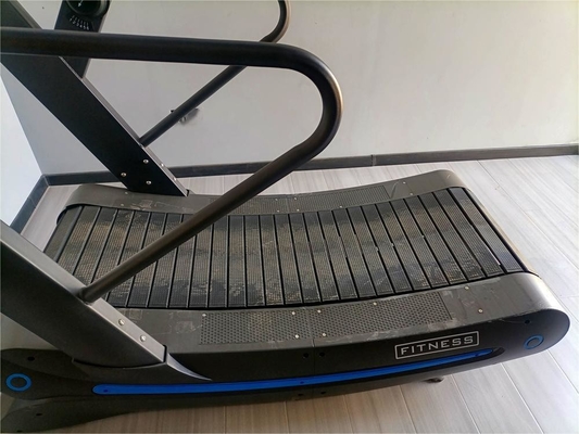 Q235 상업용 체육관 장비 무동기 공중 달리기 수동 트레드밀 곡선 165kg
