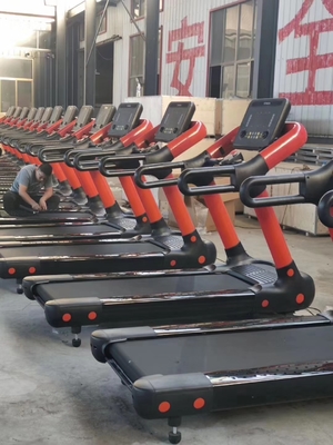 상업용 체육관 장비 3.0HP 7.0HP 전력 및 심력 훈련과 함께 전기 모터 트레드밀