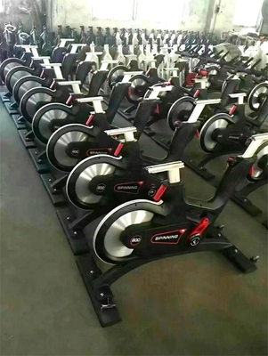 플라이 휠 무게 13/15KG 상업적 피트니스 및 심력 훈련을위한 실내 스핀 자전거