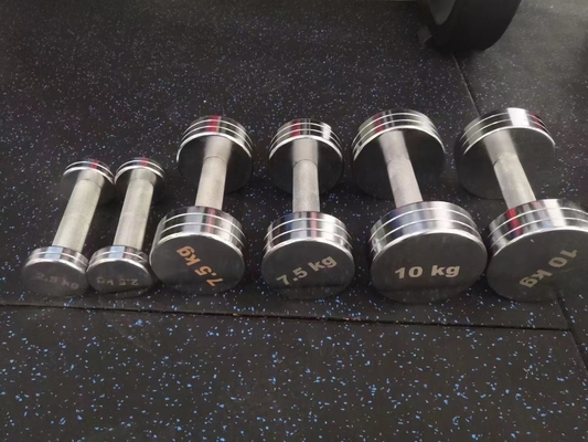 크롬 덤블 (Chrome Dumbbell) 은 비프레마 (Befreema) 의 힘 훈련에 완벽한 추가입니다.